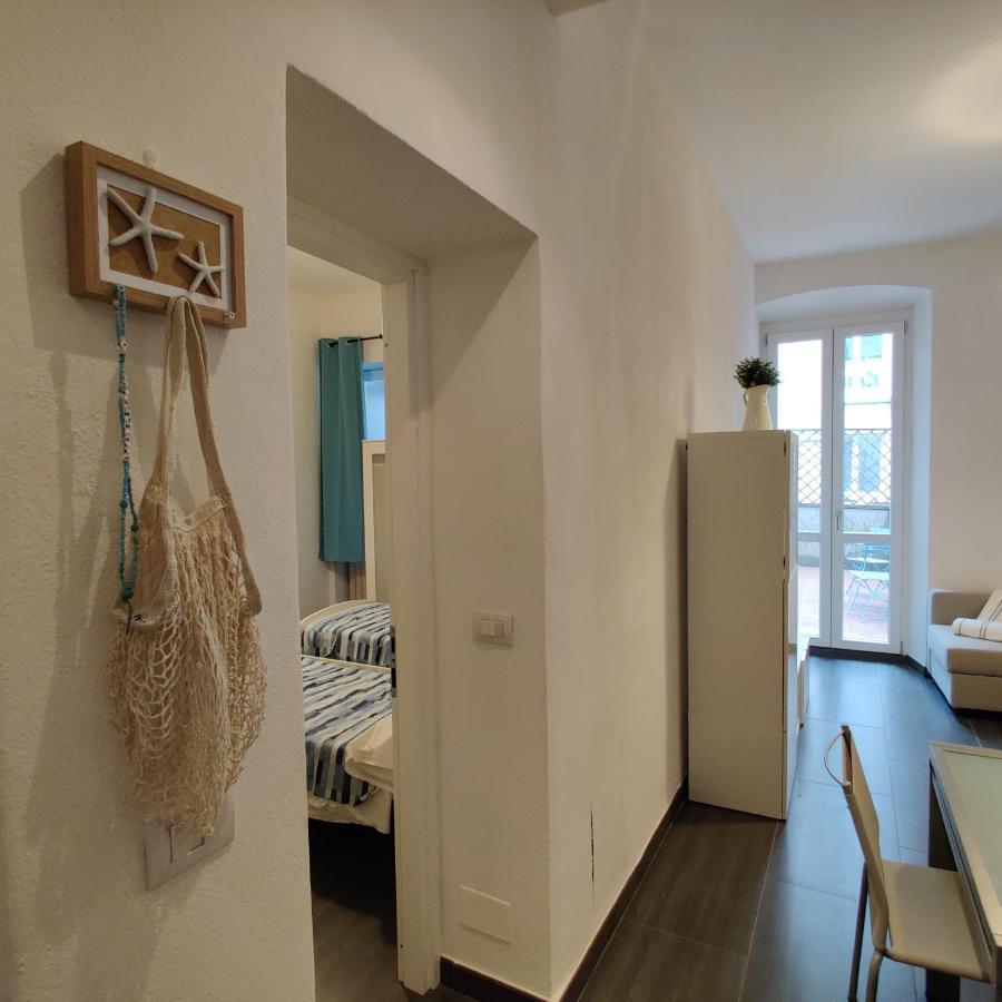 Vista sul carruggio, centro storico di Chiavari Esterno foto