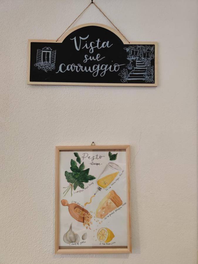 Vista sul carruggio, centro storico di Chiavari Esterno foto