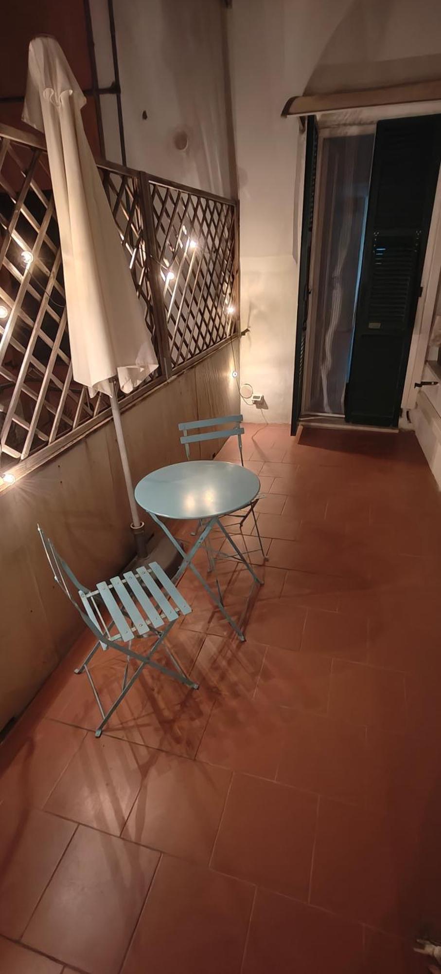 Vista sul carruggio, centro storico di Chiavari Esterno foto